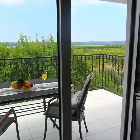 Apartment Ogreca *